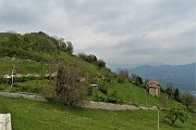 77 Da S. Antonio Abb. vista sul sentiero 505A-B di discesa a Zogno